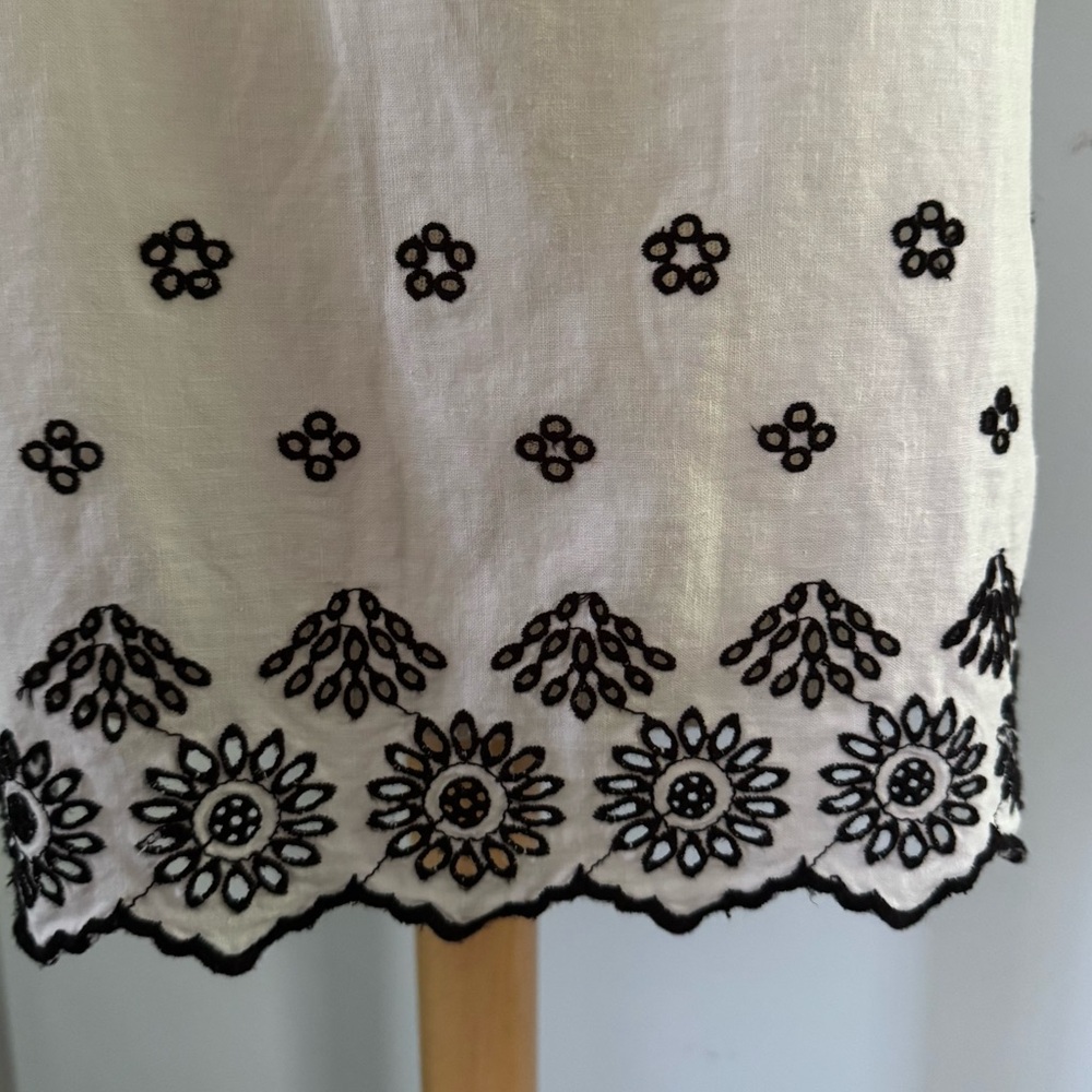 Old Navy cold shoulder embroidered linen ruffle top w/ cutwork white black Sz M - Picture 6 of 14
